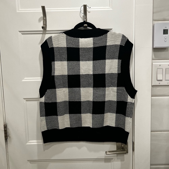 black and white sweater vest - Picture 3 of 3